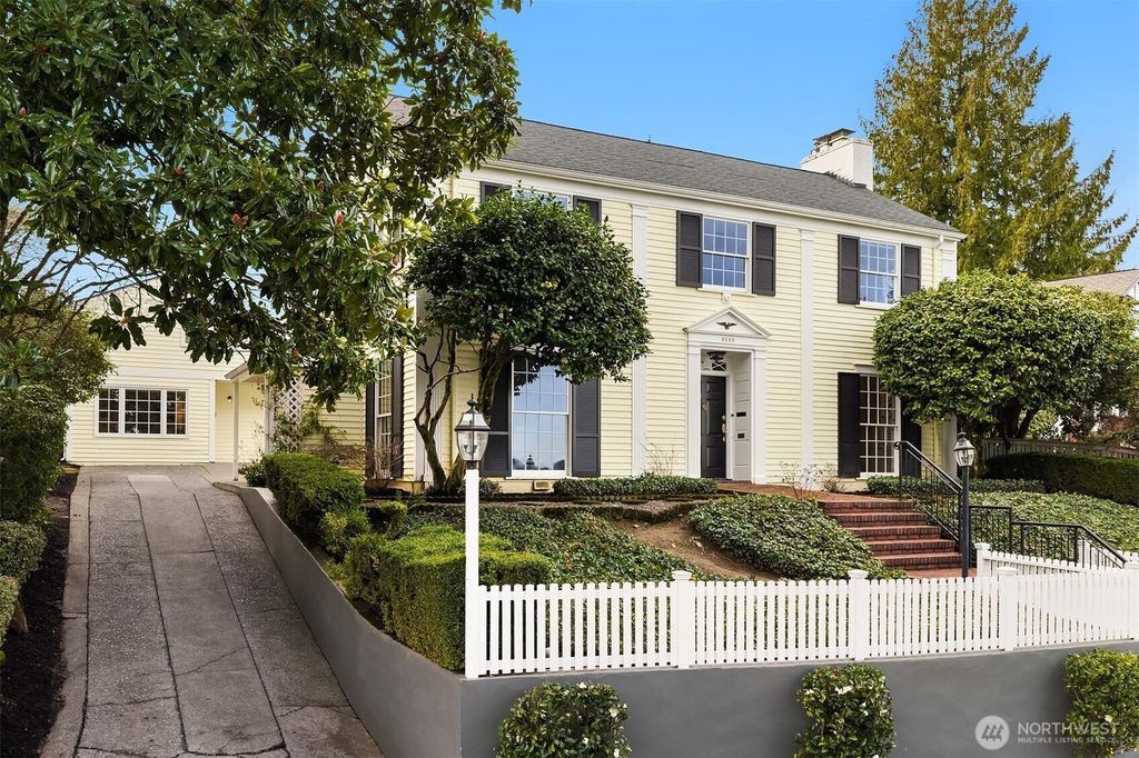 Photo of 3033 E Laurelhurst Drive NE, Seattle, WA 98105 (MLS # 2467528)