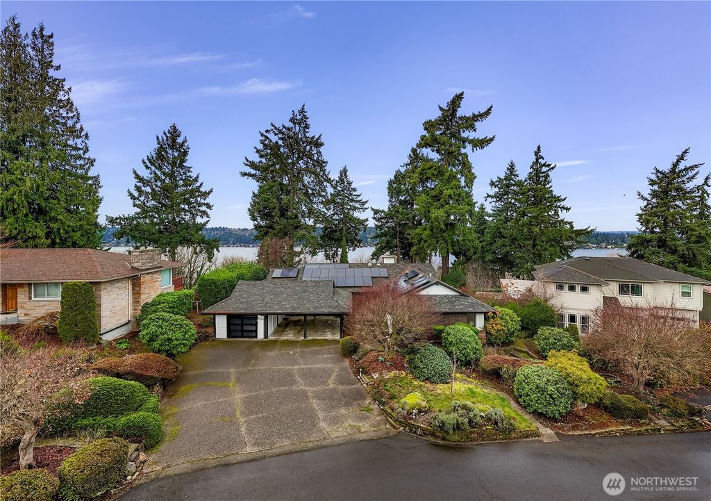 Photo of 4711 116th Avenue SE, Bellevue, WA 98006 (MLS # 2478745)