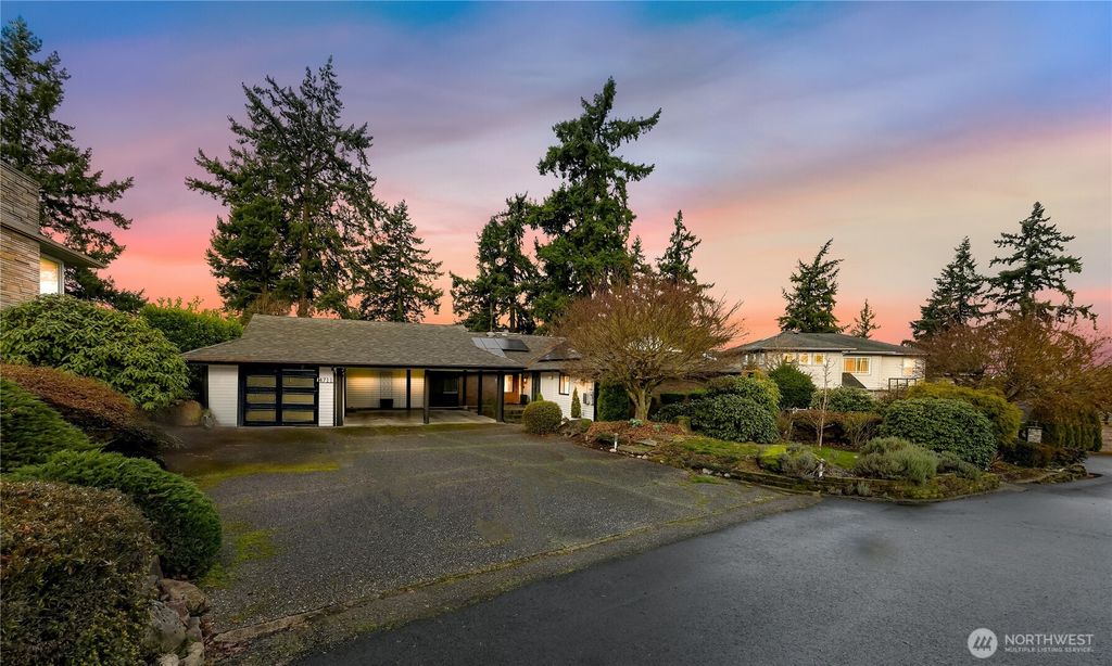 Photo of 4711 116th Avenue SE, Bellevue, WA 98006 (MLS # 2478745)