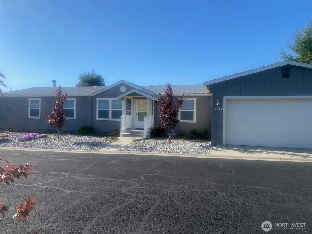 Photo of 1635 Meadowridge Drive, Wenatchee, WA 98801 (MLS # 2525908)