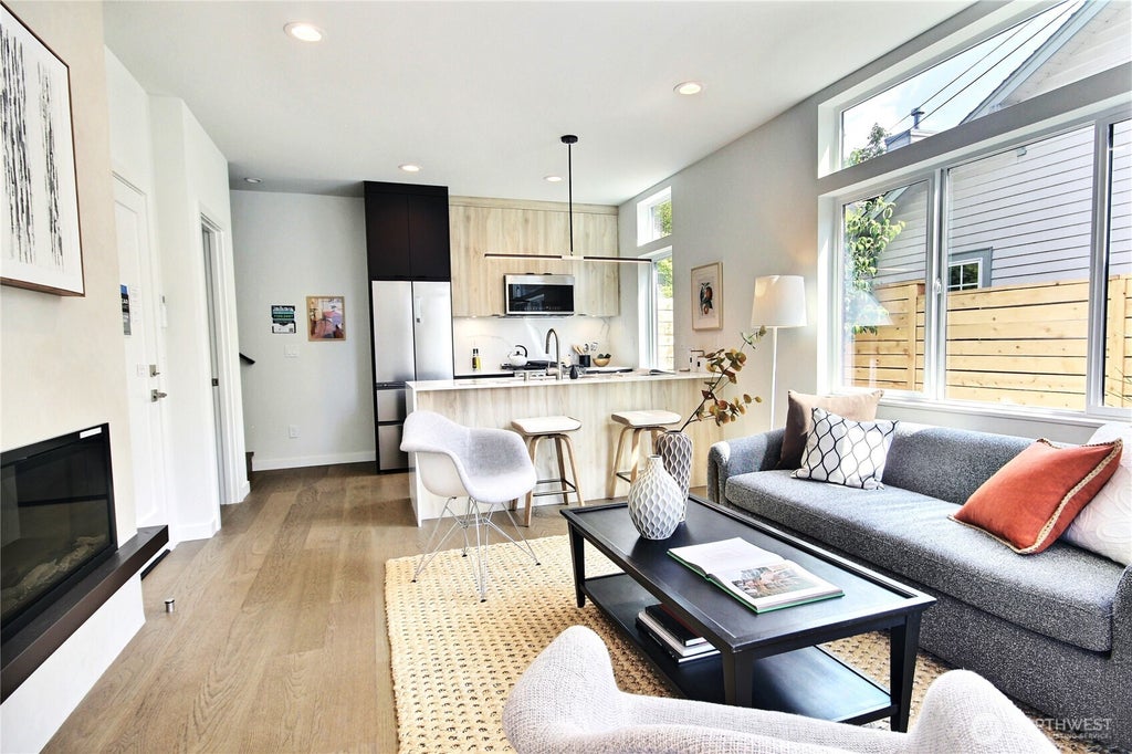 Photo of 811 NE 90th Street, Seattle, WA 98115 (MLS # 2570339)