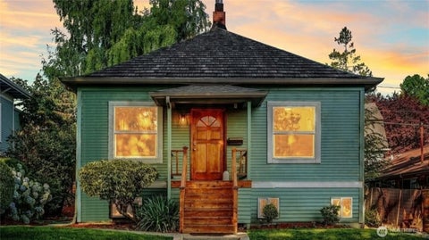 Photo of 5521 Brooklyn Avenue NE, Seattle, WA 98105 (MLS # 2586514)