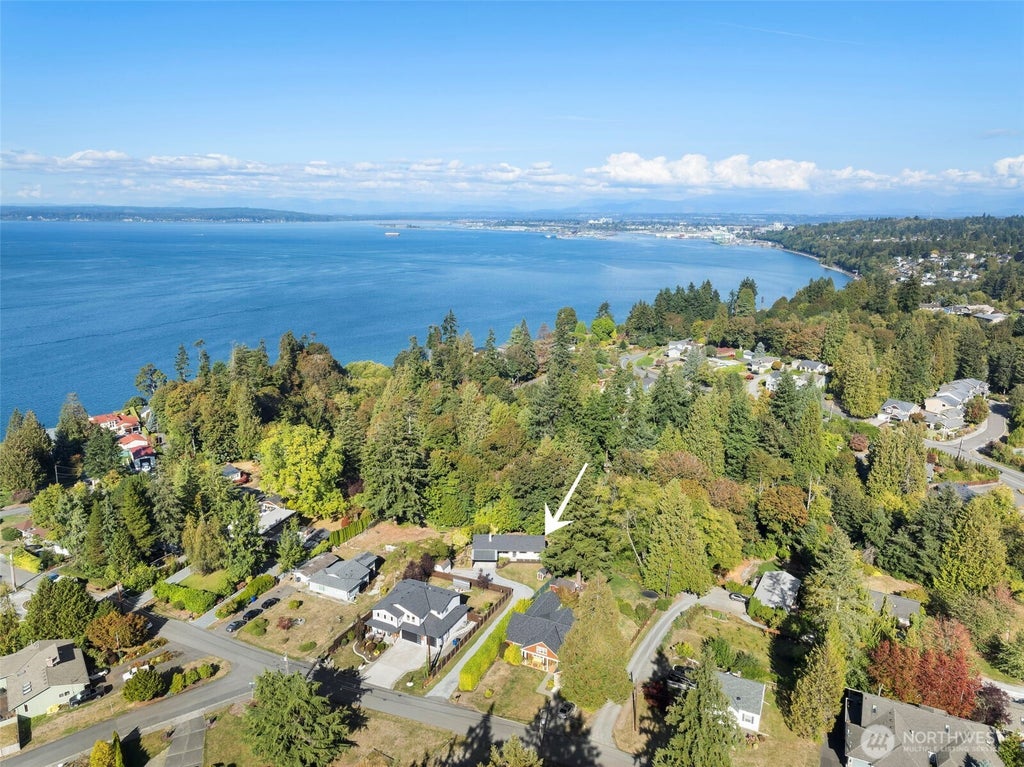 Photo of 4807 Bayview Lane, Everett, WA 98203 (MLS # 2581718)
