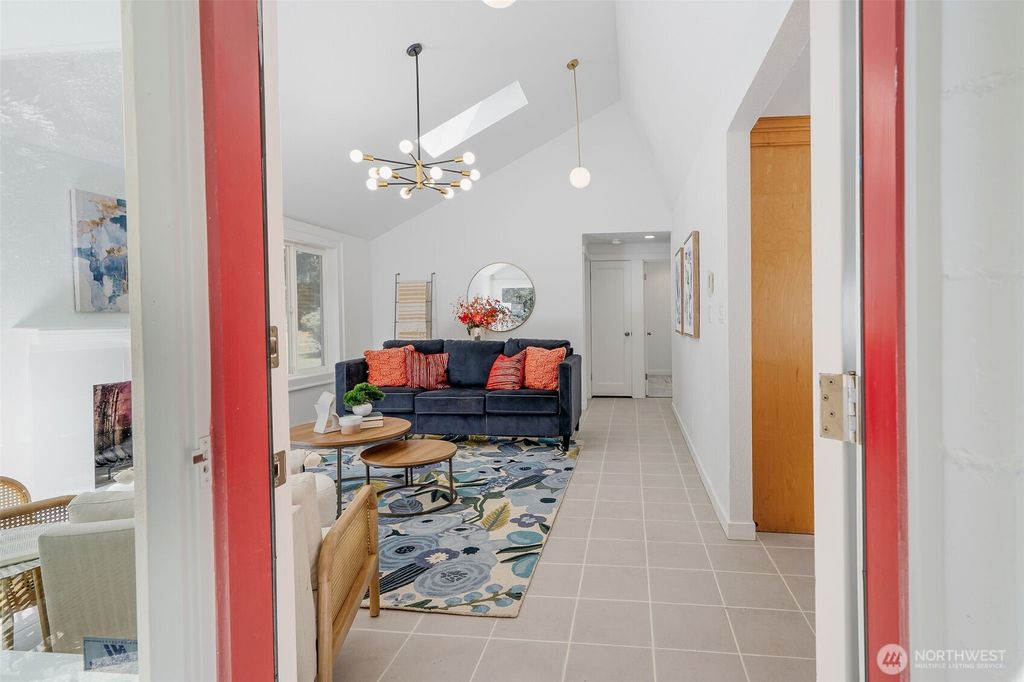 Photo of 1800 NE 165th Street, Shoreline, WA 98155 (MLS # 2346928)