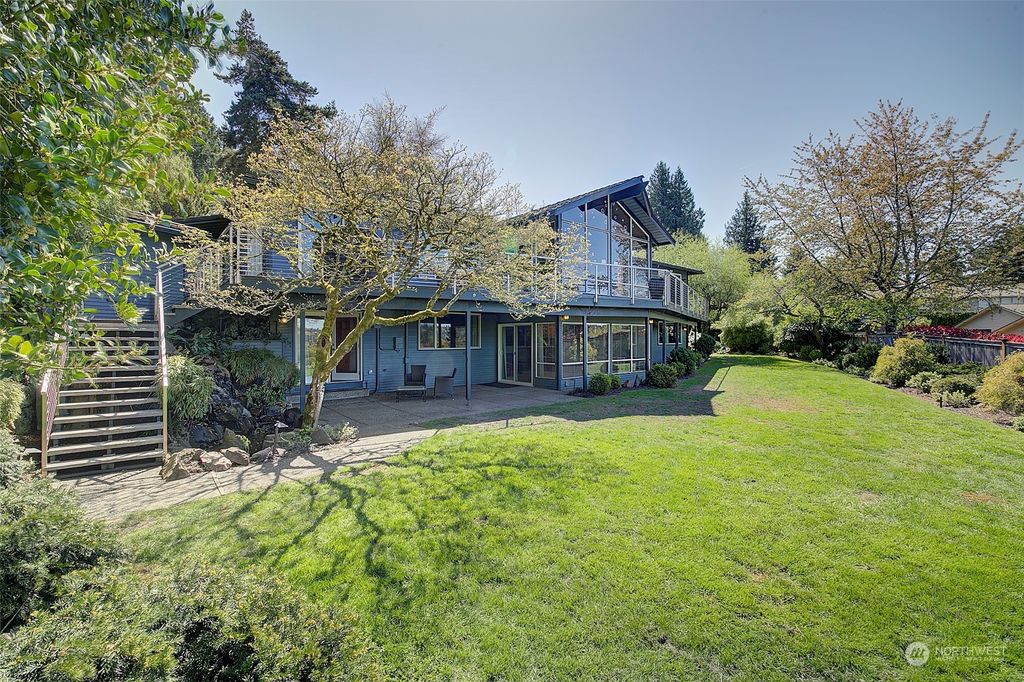 Photo of 11141 SE 57th Street, Bellevue, WA 98006 (MLS # 2224352)