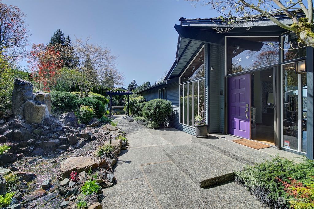 Photo of 11141 SE 57th Street, Bellevue, WA 98006 (MLS # 2224352)