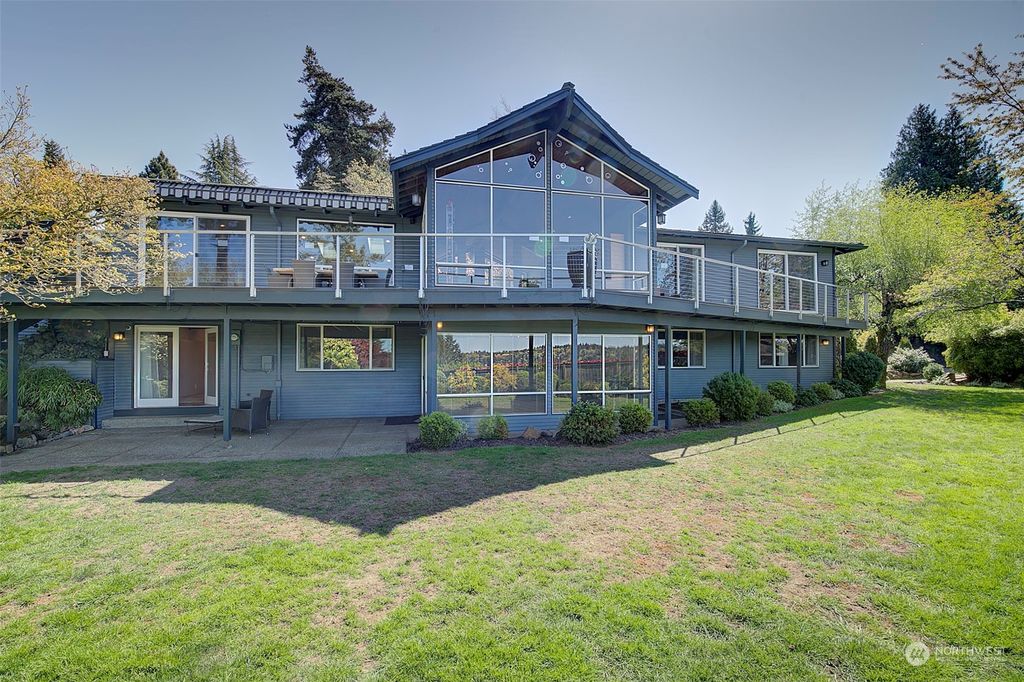 Photo of 11141 SE 57th Street, Bellevue, WA 98006 (MLS # 2224352)