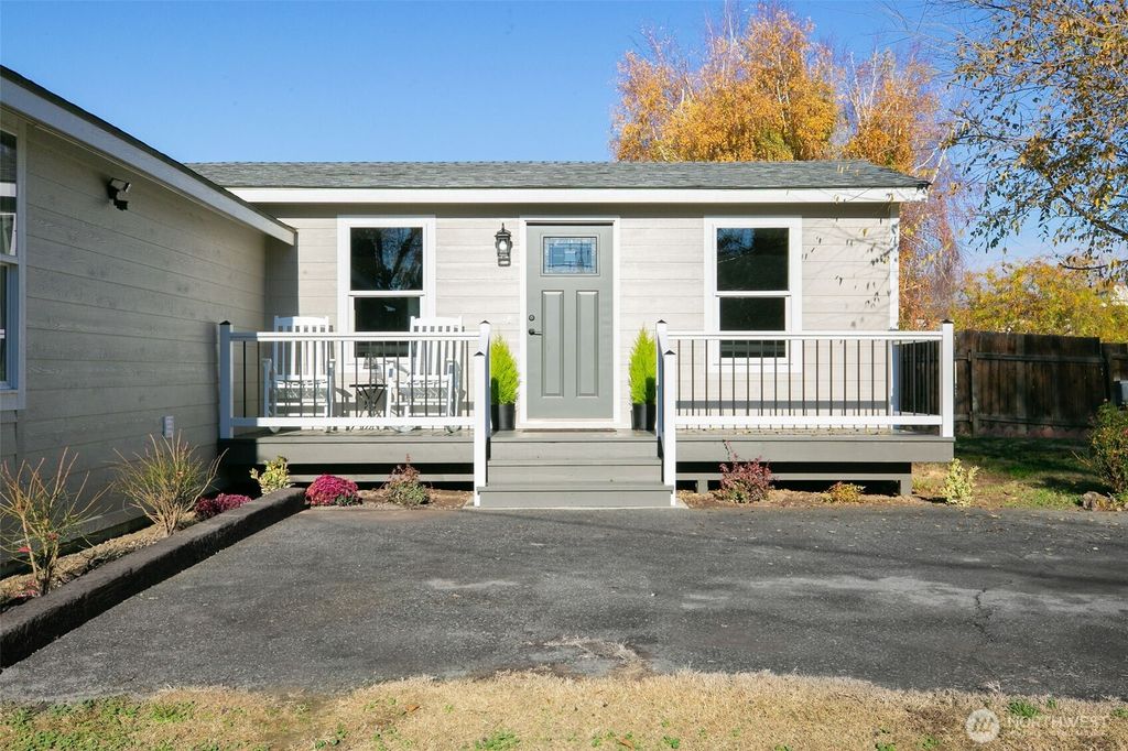 Photo of 1116 S 18th Avenue, Yakima, WA 98902 (MLS # 2457089)