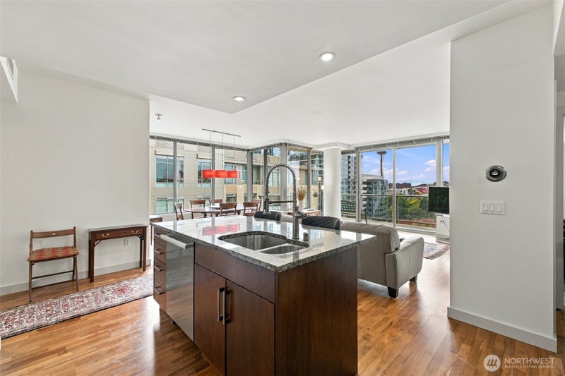 910 Lenora Street S1210