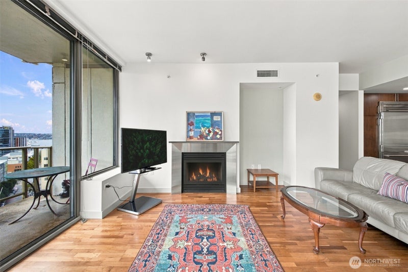 910 Lenora Street S1210