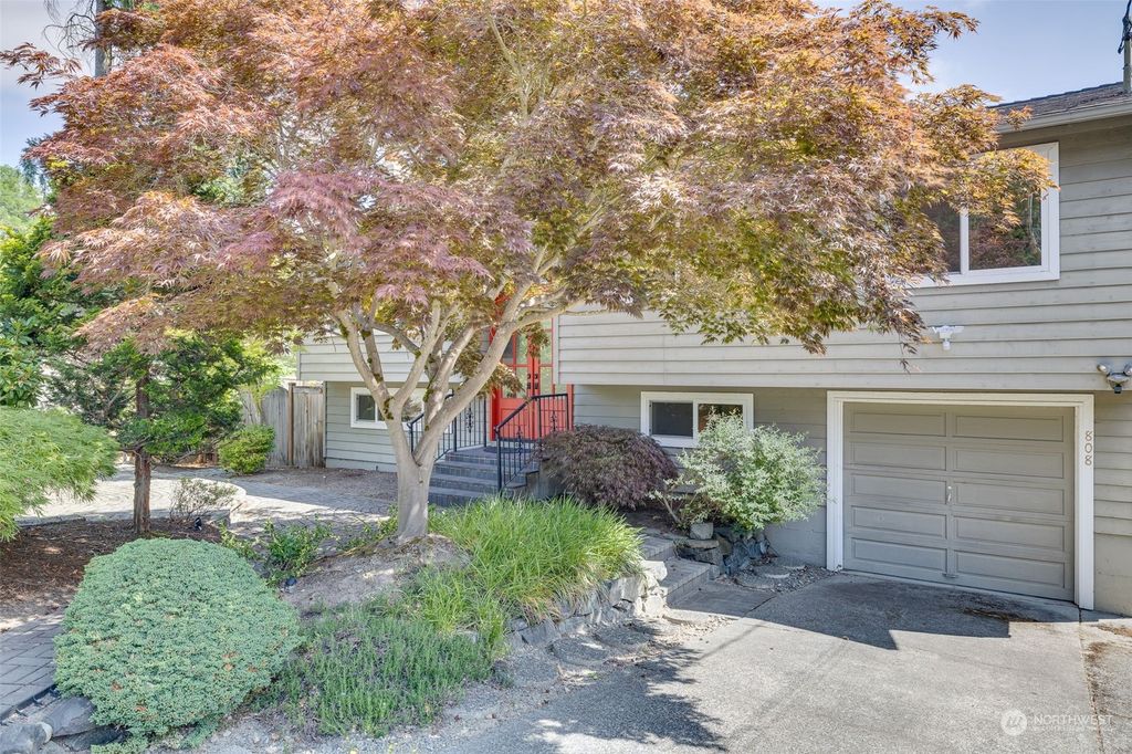 Photo of 808 4th Street, Kirkland, WA 98033 (MLS # 2261212)