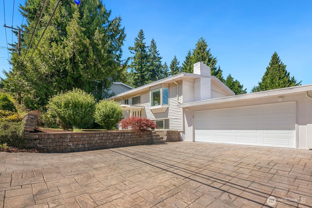Photo of 15638 SE 24th Street, Bellevue, WA 98008 (MLS # 2418119)