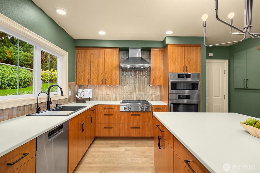 Photo of 5318 229th Avenue SE, Issaquah, WA 98029 (MLS # 2344633)