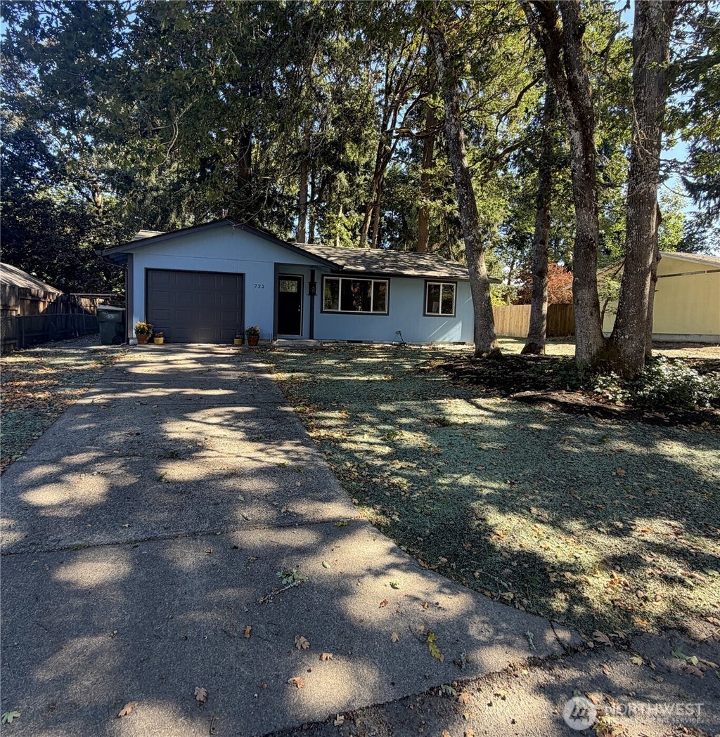 Photo of 722 Oakcrest Street SE, Lacey, WA 98503 (MLS # 2593330)