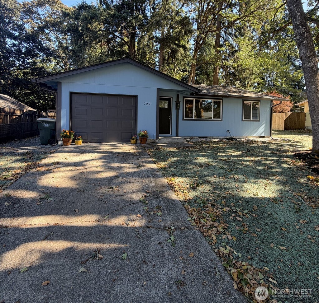 Photo of 722 Oakcrest Street SE, Lacey, WA 98503 (MLS # 2593330)