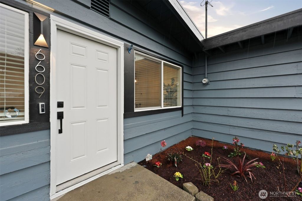 Photo of 6609 Avondale Road SW, Lakewood, WA 98499 (MLS # 2480517)