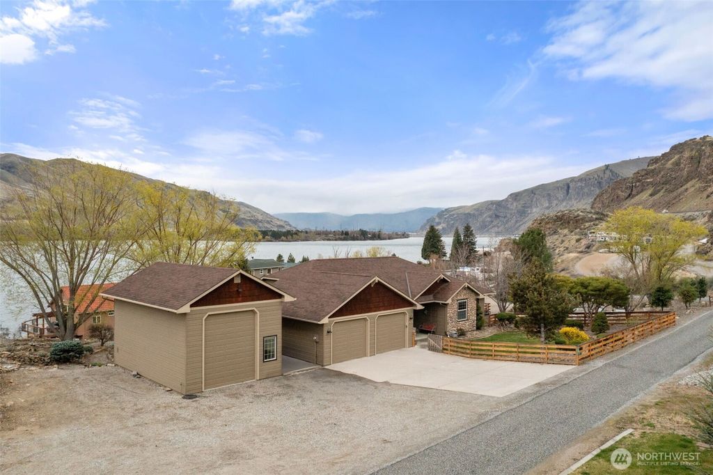 Photo of 7491 Pot O Gold Lane, Wenatchee, WA 98801 (MLS # 2479891)