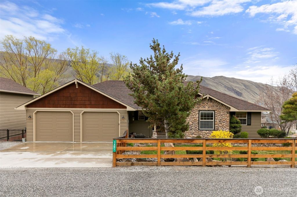 Photo of 7491 Pot O Gold Lane, Wenatchee, WA 98801 (MLS # 2479891)