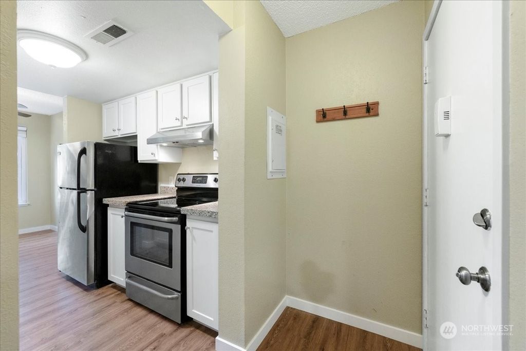 Photo of 323 75th Street SE #B1, Everett, WA 98203 (MLS # 2281581)