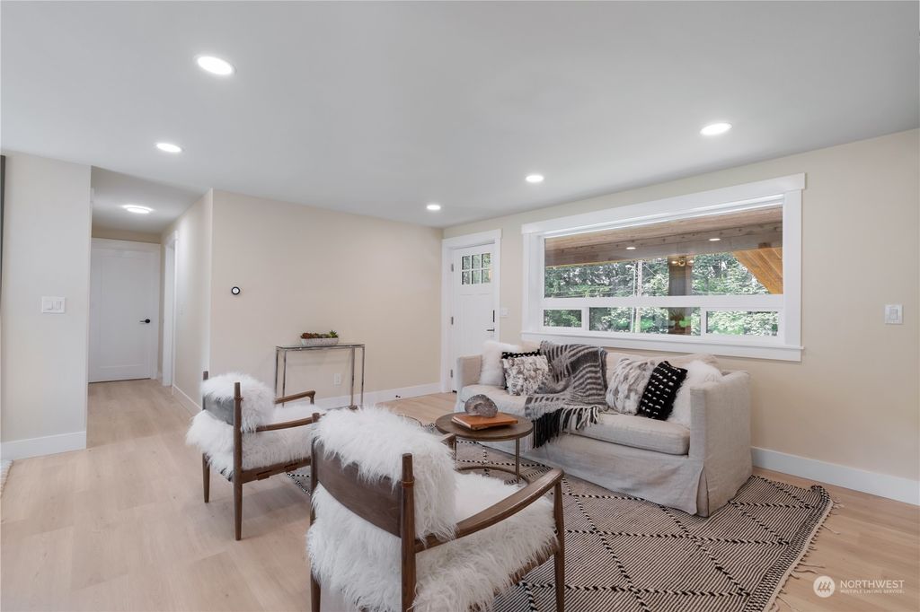 Photo of 5526 114th Ave Ave NE, Kirkland, WA 98033 (MLS # 2285297)
