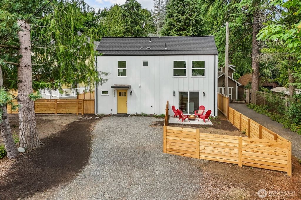 Photo of 1540 NE 113th Street, Seattle, WA 98125 (MLS # 2430220)