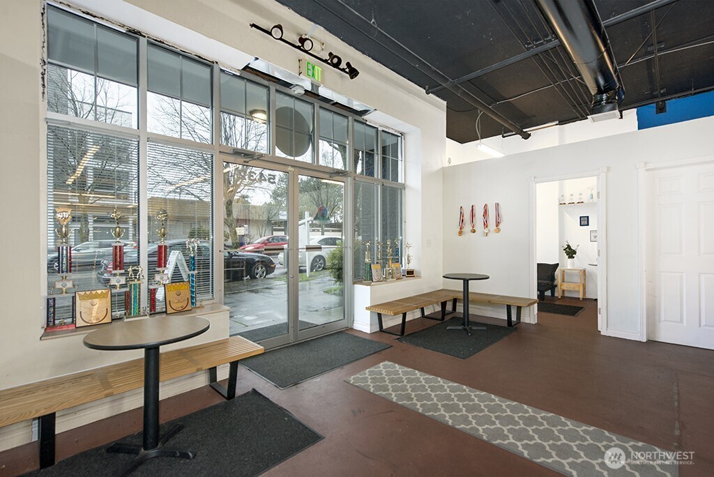 5430 California Avenue SW COML2