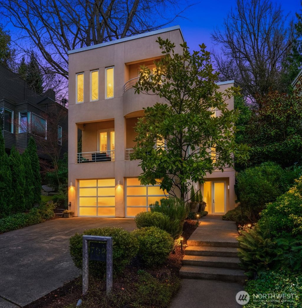 Photo of 708 13th Avenue E, Seattle, WA 98102 (MLS # 2482197)