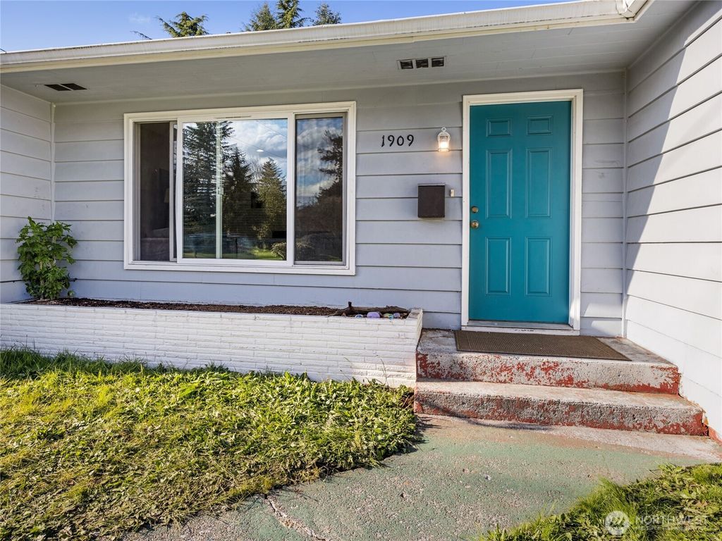 Photo of 1909 Grove Street, Marysville, WA 98270 (MLS # 2508070)