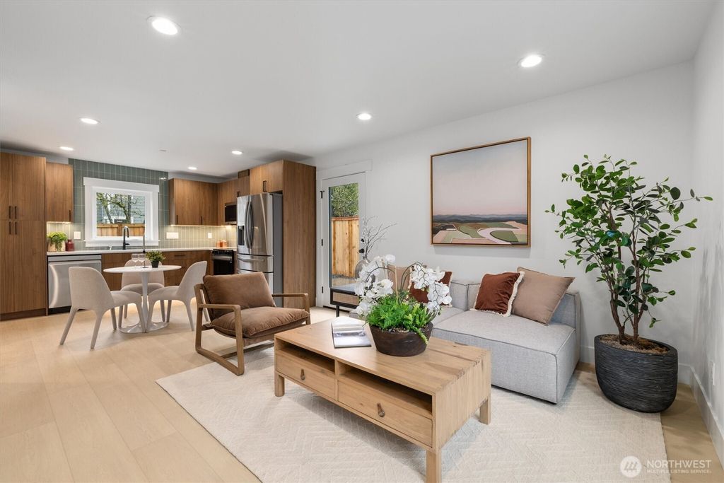 Photo of 12562 17th Avenue NE #B, Seattle, WA 98125 (MLS # 2486638)