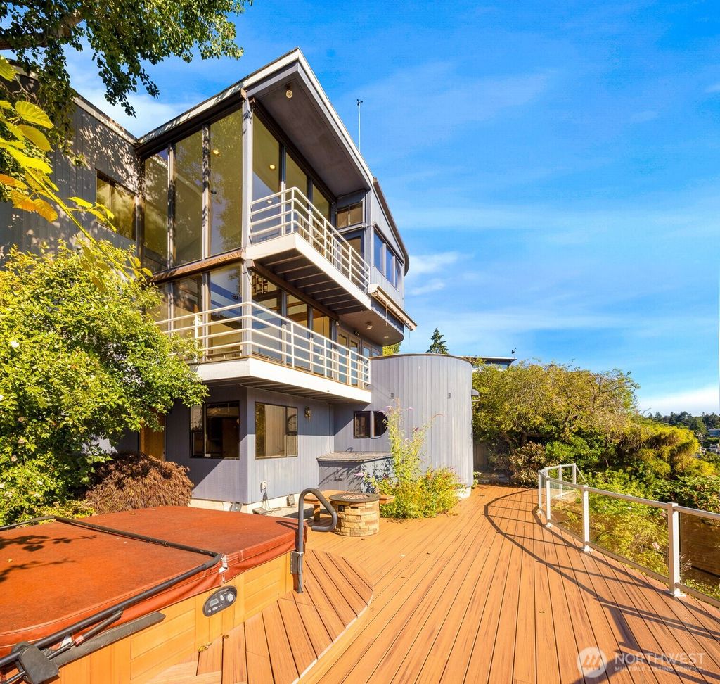 Photo of 5618 Seaview Avenue NW, Seattle, WA 98107 (MLS # 2405907)