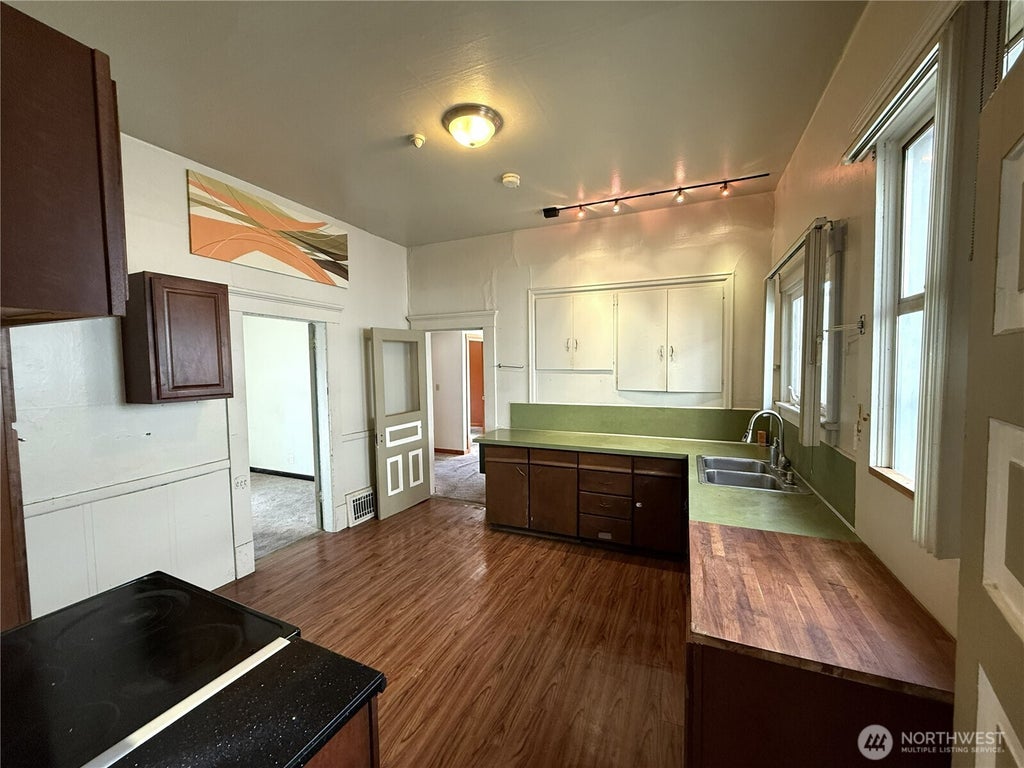 Photo of 919 Martin Luther King Jr Way WAY, Seattle, WA 98122 (MLS # 2588146)