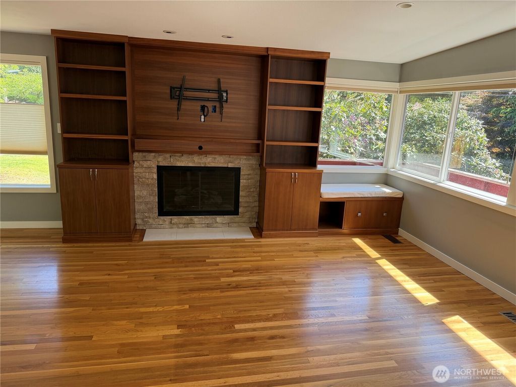 Photo of 16040 SE 2nd Street, Bellevue, WA 98008 (MLS # 2522236)