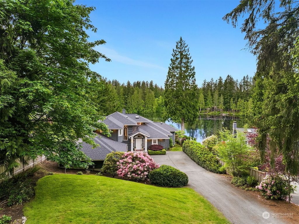 Photo of 2065 E Beaver Lake Drive SE, Sammamish, WA 98075 (MLS # 2243368)