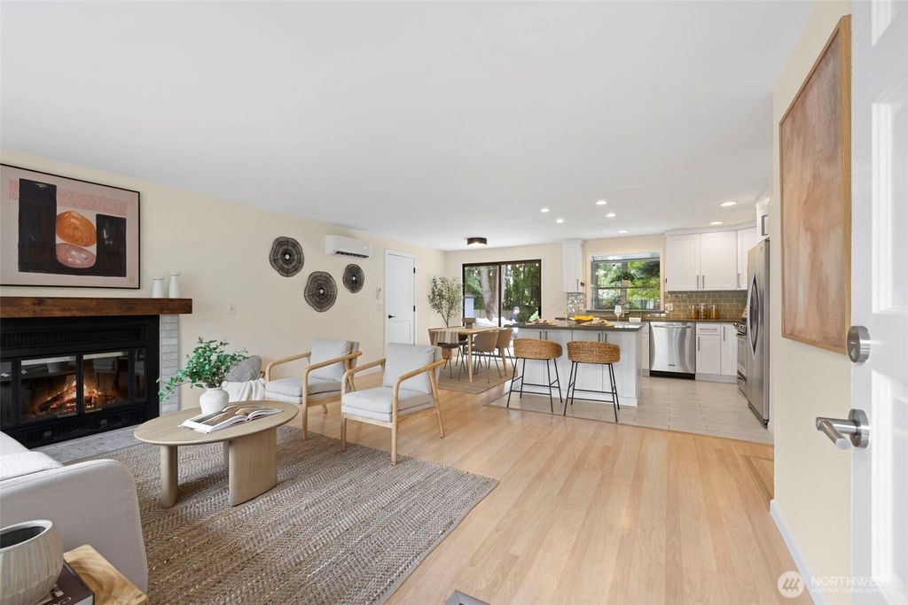 Photo of 828 116th Street SW, Everett, WA 98204 (MLS # 2393858)