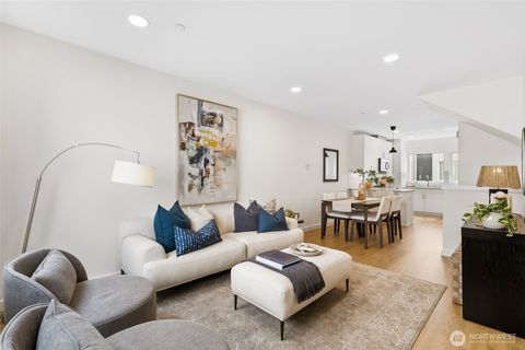 Photo of 12524 15th Avenue NE #B, Seattle, WA 98125 (MLS # 2491364)