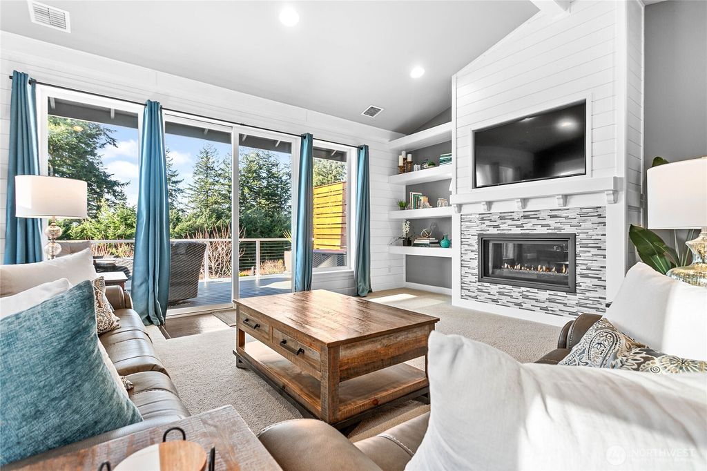 Photo of 3821 Connelly Avenue, Bellingham, WA 98229 (MLS # 2475382)