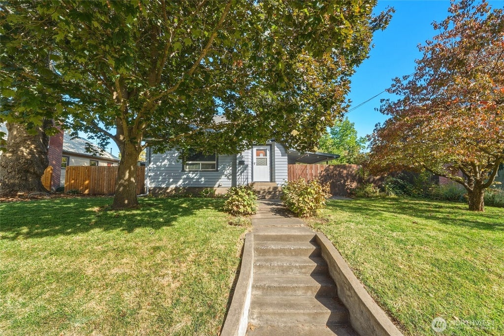 Photo of 1028 N Clinton Street, Walla Walla, WA 99362 (MLS # 2588294)
