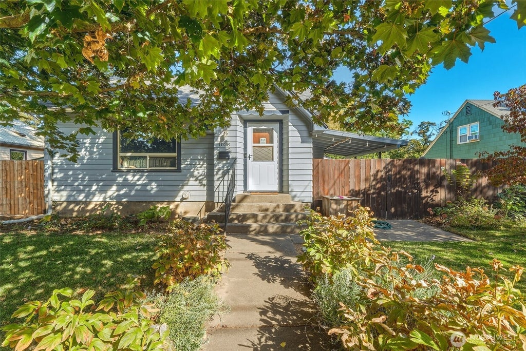 Photo of 1028 N Clinton Street, Walla Walla, WA 99362 (MLS # 2588294)