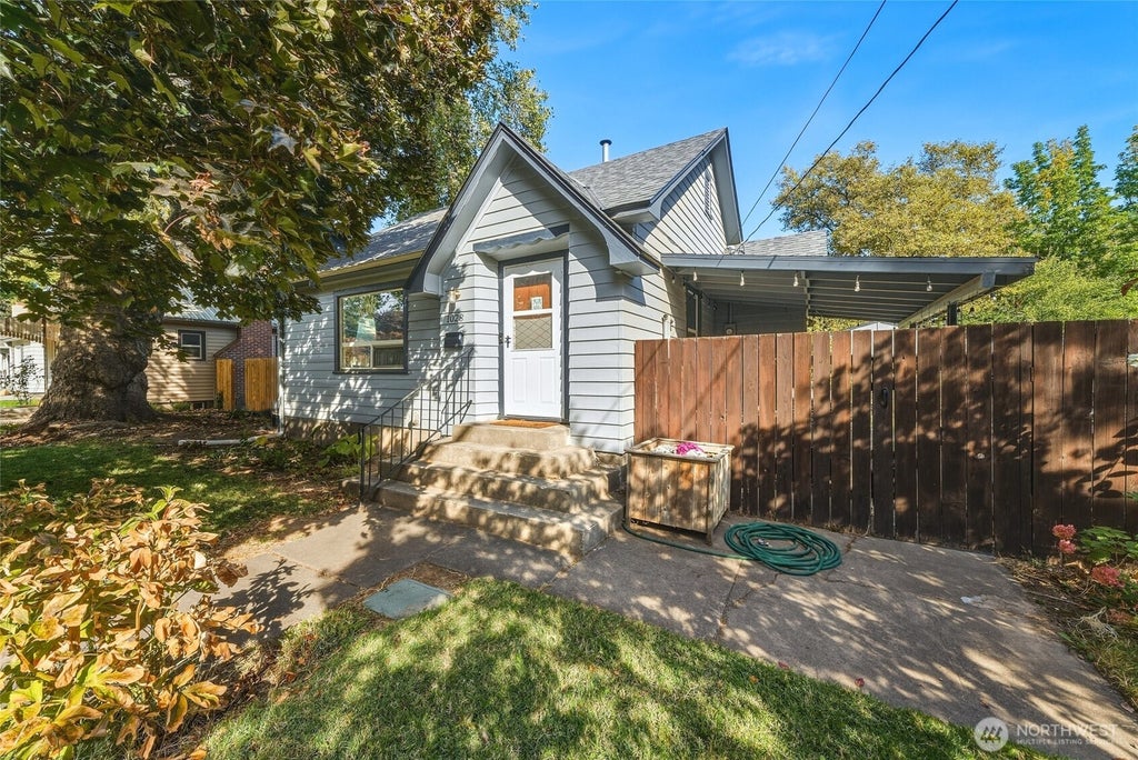 Photo of 1028 N Clinton Street, Walla Walla, WA 99362 (MLS # 2588294)