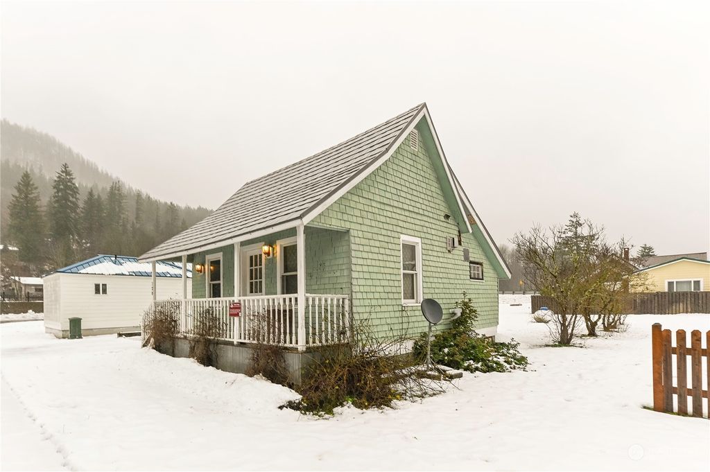 Photo of 120 N 6th Street, Skykomish, WA 98288 (MLS # 2190272)