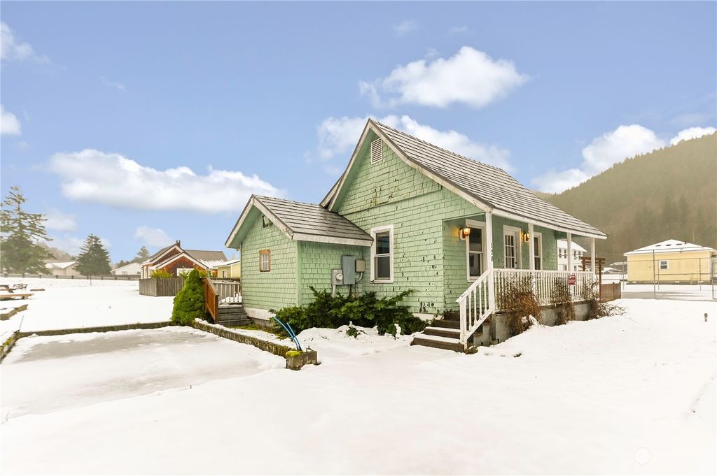 Photo of 120 N 6th Street, Skykomish, WA 98288 (MLS # 2190272)