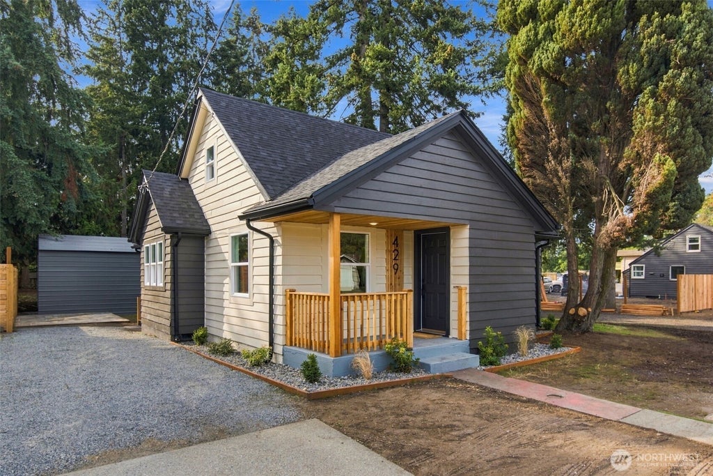Photo of 429 M Street NE, Auburn, WA 98002 (MLS # 2581924)
