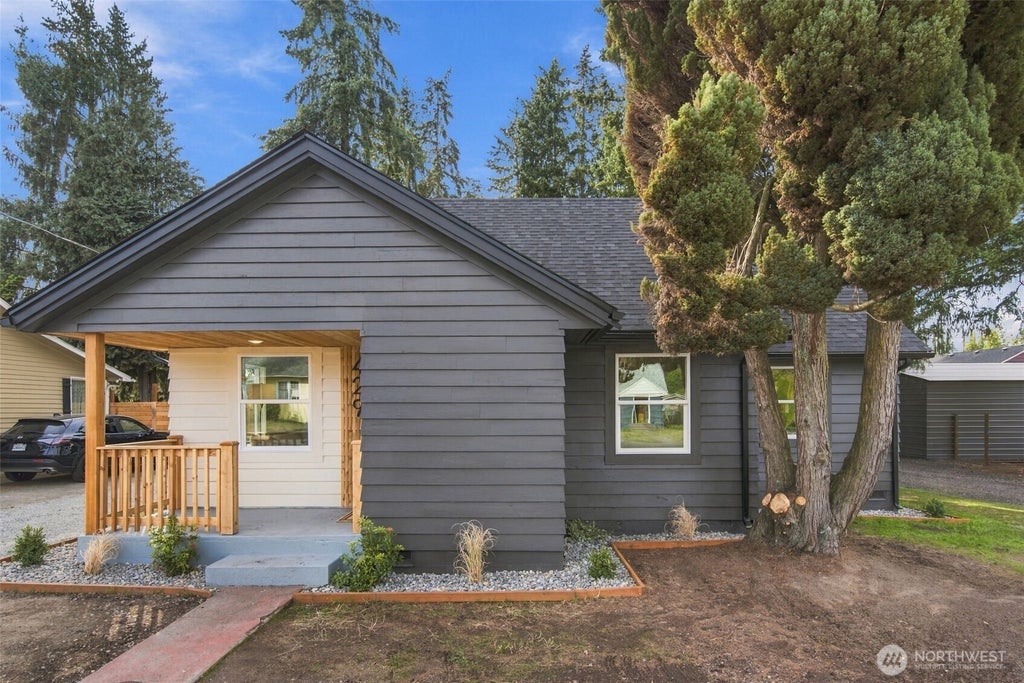 Photo of 429 M Street NE, Auburn, WA 98002 (MLS # 2581924)