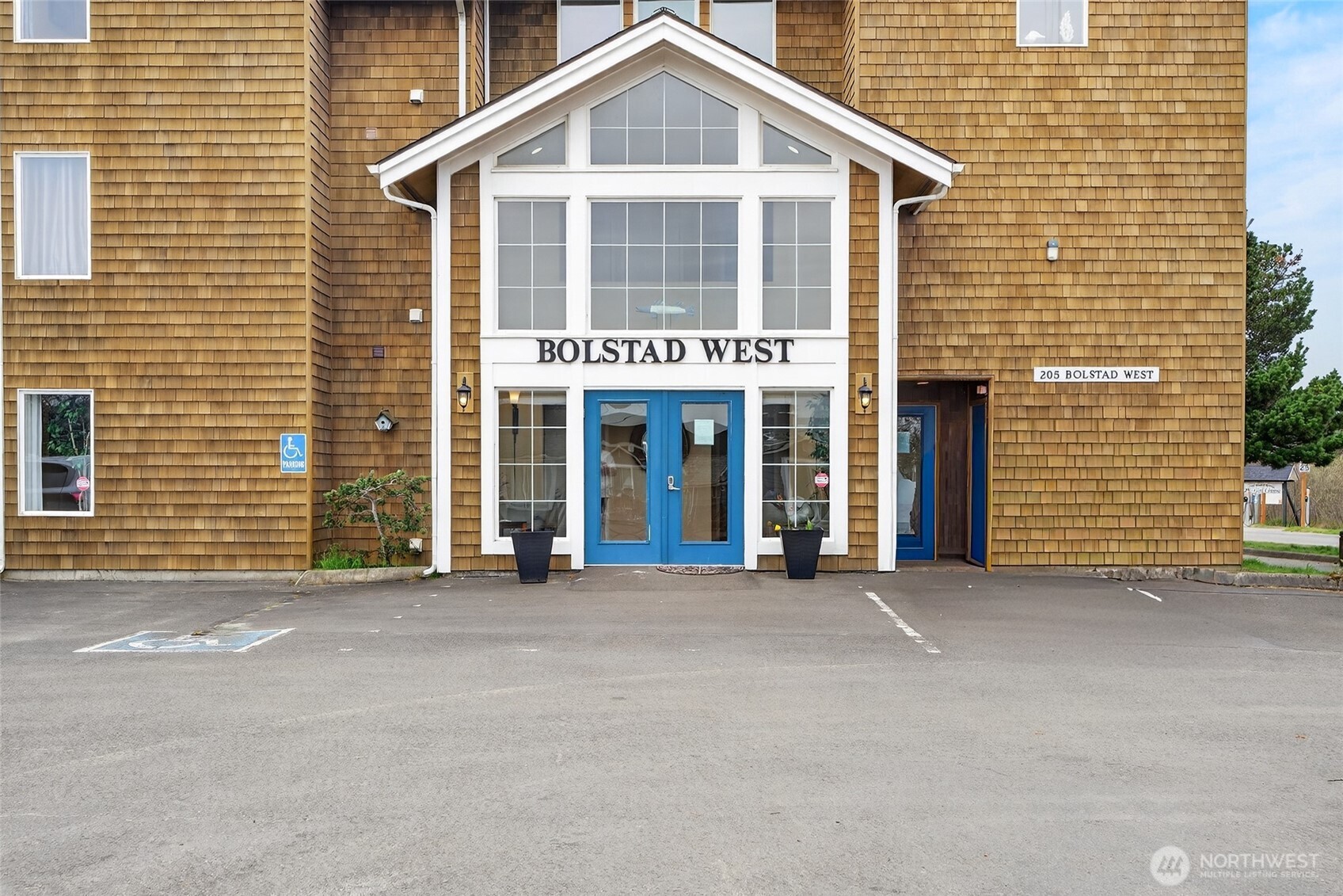205 W Bolstad Avenue 304