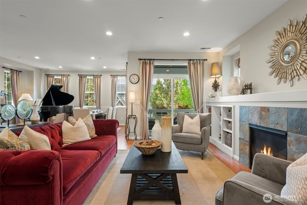 Photo of 17727 NE 113th Way, Redmond, WA 98052 (MLS # 2517943)