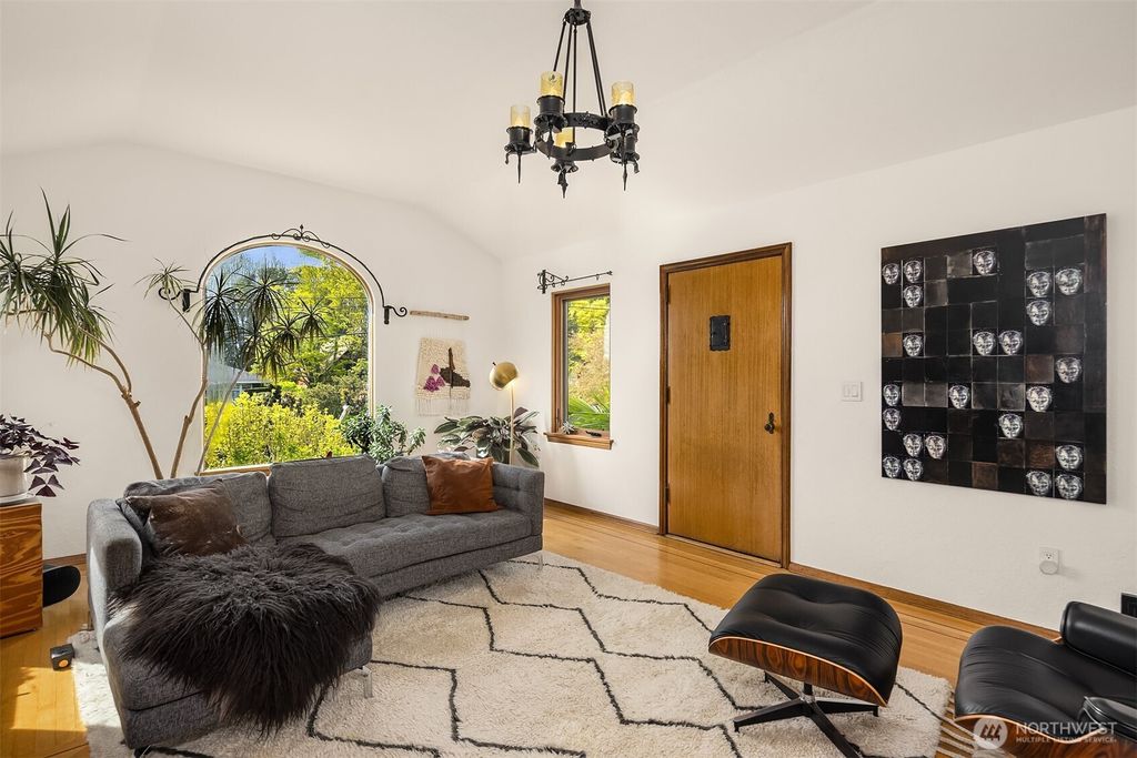 Photo of 2624 W Plymouth Street, Seattle, WA 98199 (MLS # 2513963)