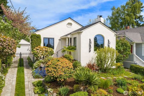 Photo of 2624 W Plymouth Street, Seattle, WA 98199 (MLS # 2513963)