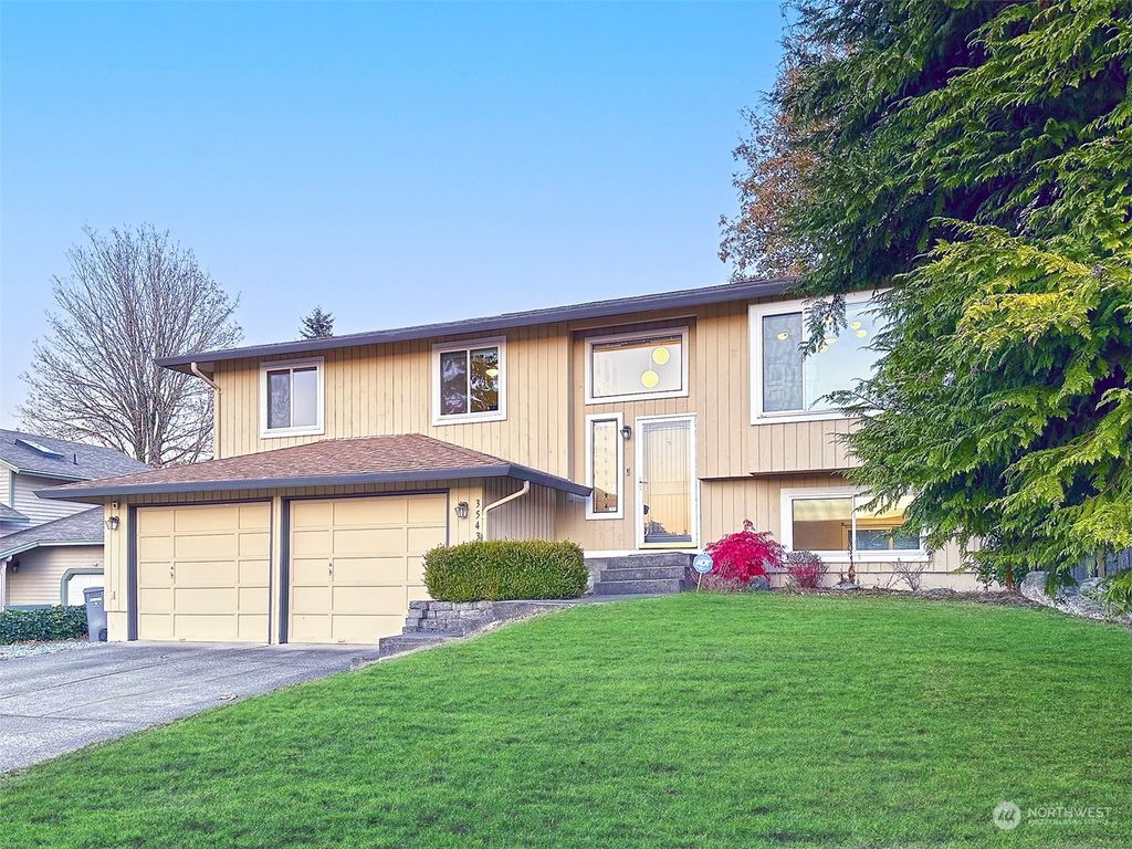 Photo of 35432 18th Avenue SW, Federal Way, WA 98023 (MLS # 2017761)