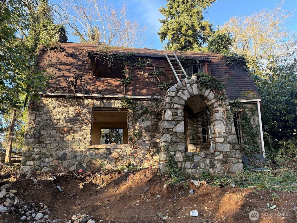 Photo of 12649 16th Avenue S, Seattle, WA 98168 (MLS # 2461594)