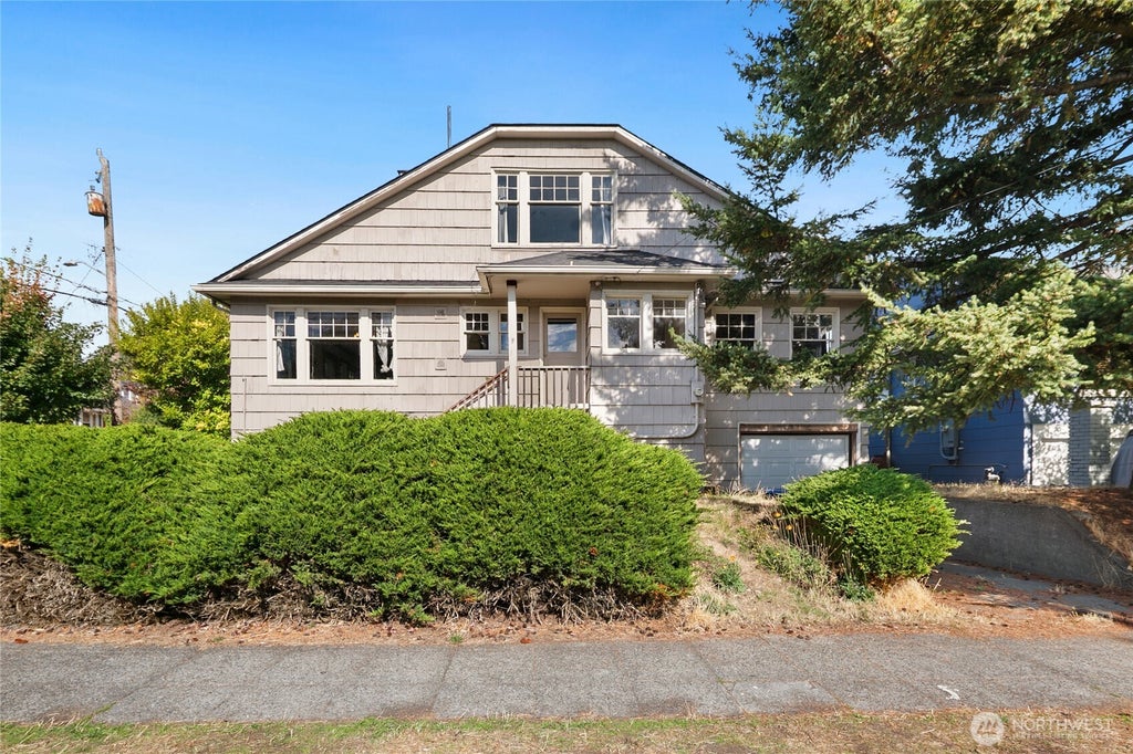 Photo of 4302 Francis Avenue N, Seattle, WA 98103 (MLS # 2590935)